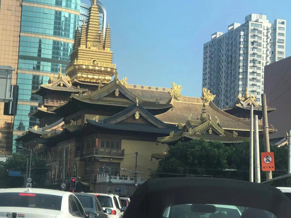 引诱少女并奸淫的行为构成什么罪？上海法律顾问带您了解